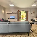 Amplia Casa 5 En Cruz Con Zona Trabajar