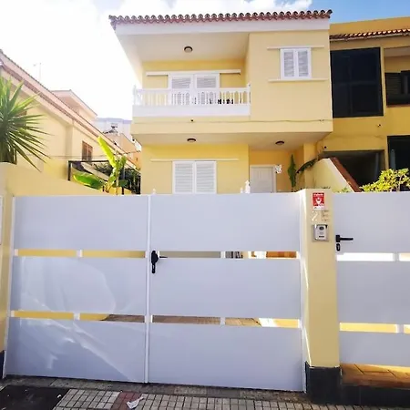 Amplia Casa 5 En Cruz Con Zona Trabajar 別荘 サンタクルスデテネリフェ