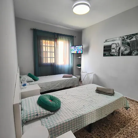 Amplia Casa 5 En Cruz Con Zona Trabajar * サンタクルスデテネリフェ