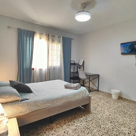 Amplia Casa 5 En Cruz Con Zona Trabajar 別荘